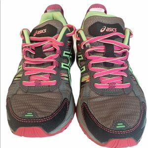 ASICS woman’s trail sneakers